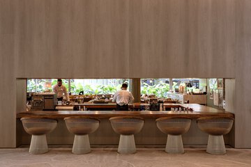 Lobby lounge