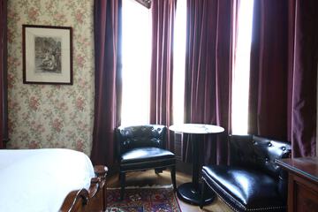 Room 34 of 38