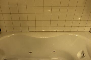 Jetted tub