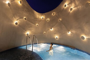 Private spa tub
