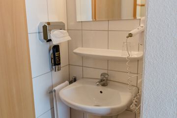 Bathroom sink