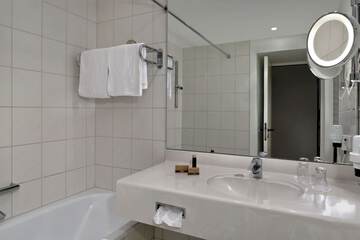 Bathroom sink