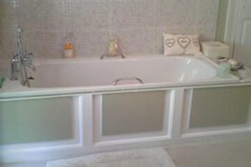Deep Soaking Bathtub
