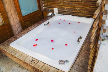 Jetted tub