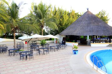 Poolside bar