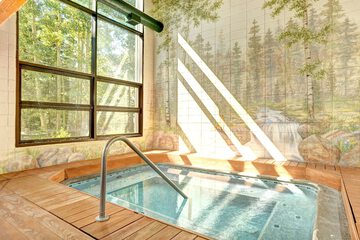 Indoor spa tub