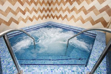 Indoor spa tub