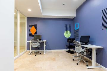 Business Center 44 of 49