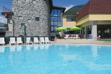 Poolside bar