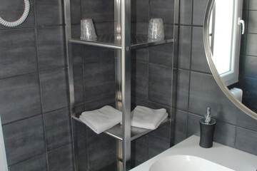 Bathroom sink