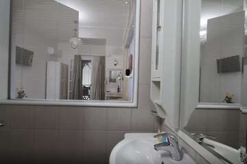 Bathroom sink