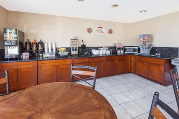 Breakfast/Coffee Service 10 of 14