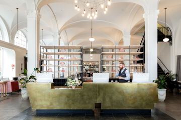 Check-in/check-out kiosk