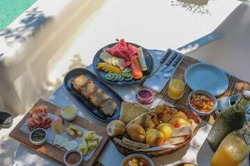 Breakfast meal