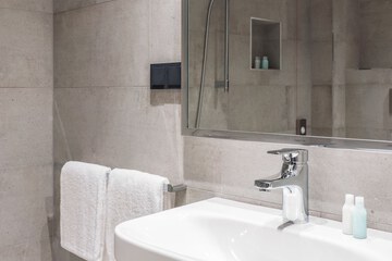 Bathroom sink