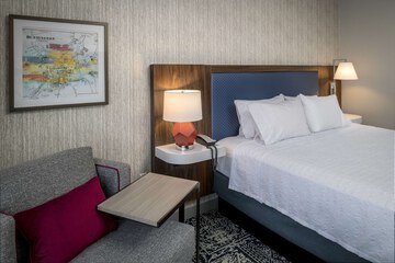 Room 9 of 33