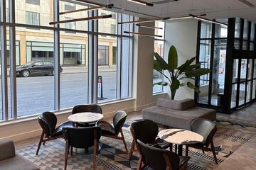 Lobby lounge
