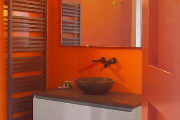 Bathroom sink