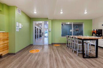 Breakfast/Coffee Service 25 of 27