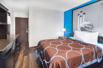 Room 10 of 30