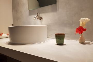 Bathroom sink