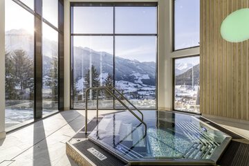 Indoor spa tub