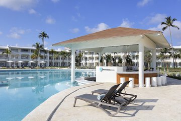 Poolside bar