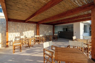 Poolside bar