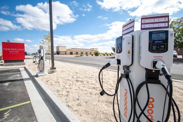 Electric vehicle charging station
