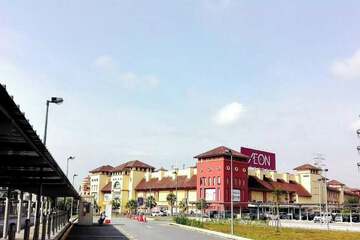 Shopping mall