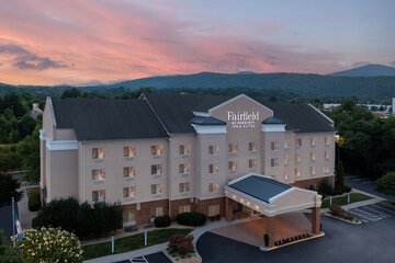 Fairfield Inn & Suites by Marriott Roanoke Hollins / I-81
