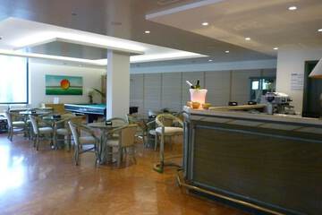 Lobby lounge