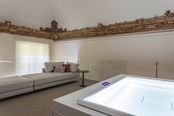 Private spa tub