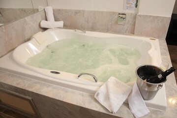 Jetted tub