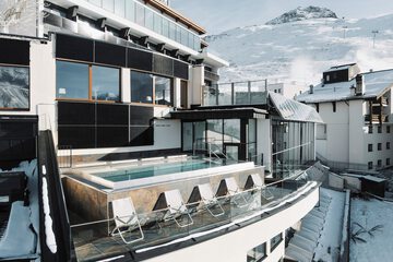 Rooftop pool