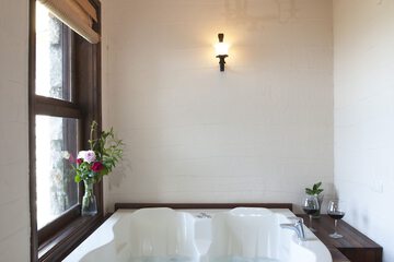 Jetted tub