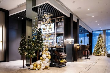 Lobby lounge