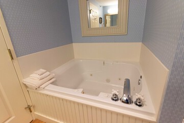 Jetted tub