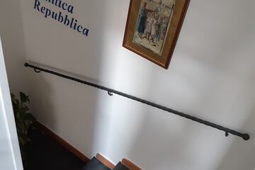 Handrails in stairways
