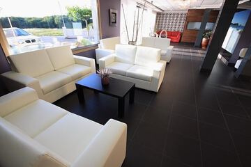 Lobby lounge