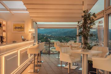 Poolside bar