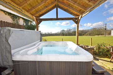 Private spa tub