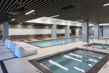 Indoor/outdoor pool