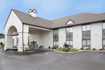 Schoenbrunn Inn