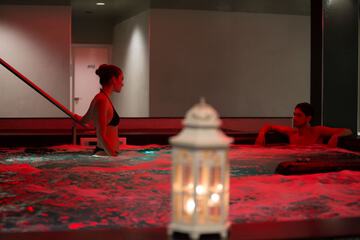 Indoor spa tub