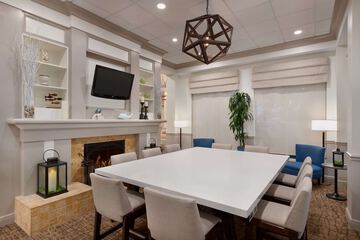 Hilton Garden Inn Fort Myers Airport / FGCU