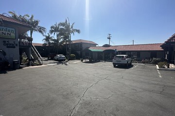 Garden Inn & Suites