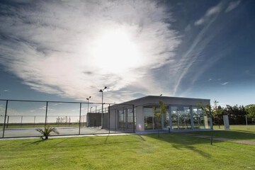 Tennis court