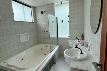 Private spa tub