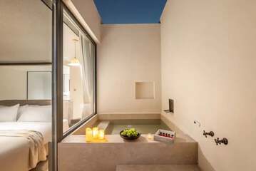 Private spa tub